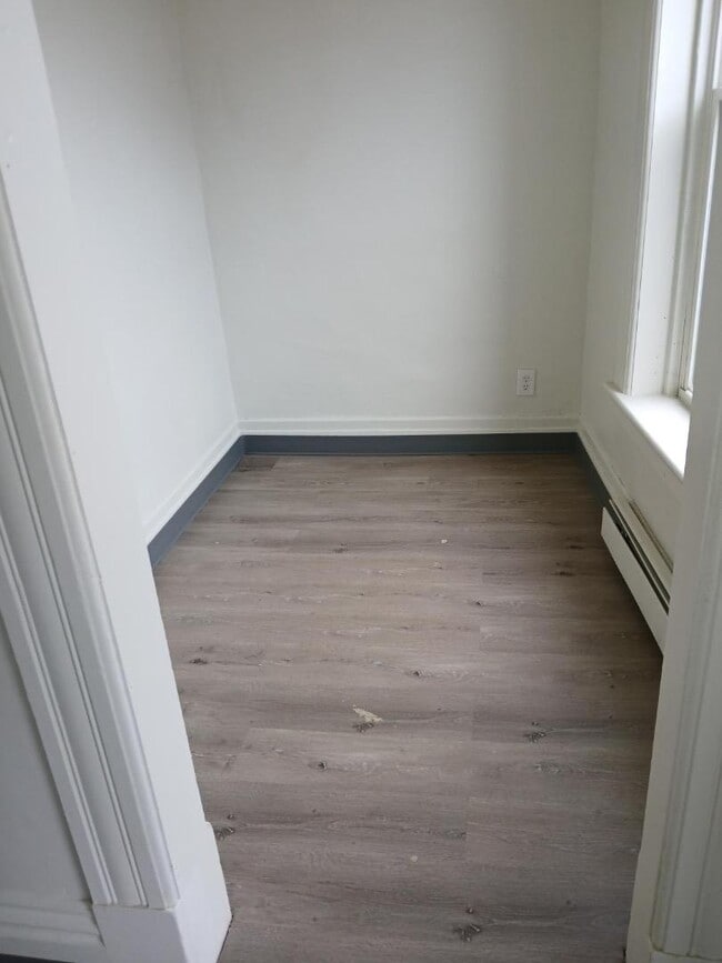 Photo - 809 River St