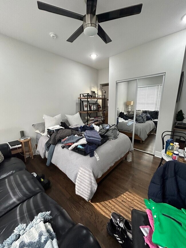 Photo - 709 W Barry Ave Unidad S2