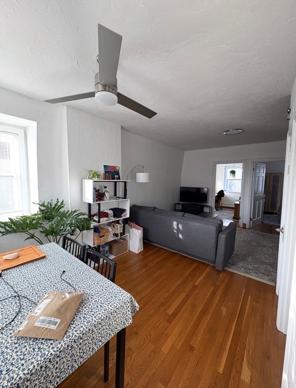 Photo - 675 E 7th St Unidad 2