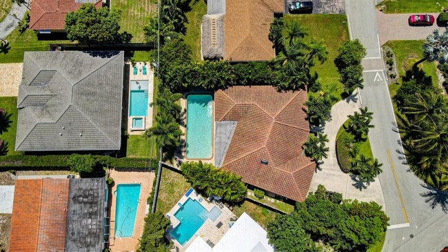 Photo - 330 NE 26th St