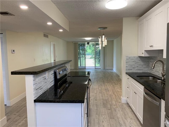 Building Photo - 250 Jacaranda Dr Unit 203