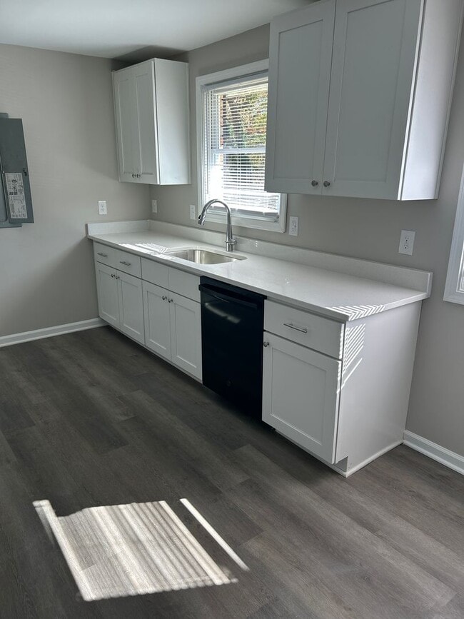 Photo - 1907 NE 26th St