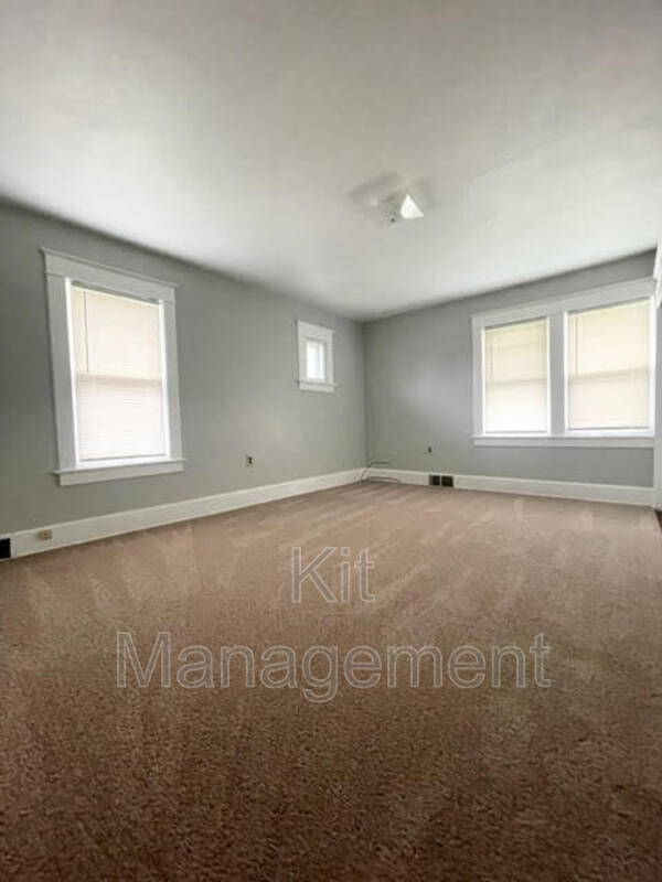 Photo - 933 Eleanor Unidad Upper