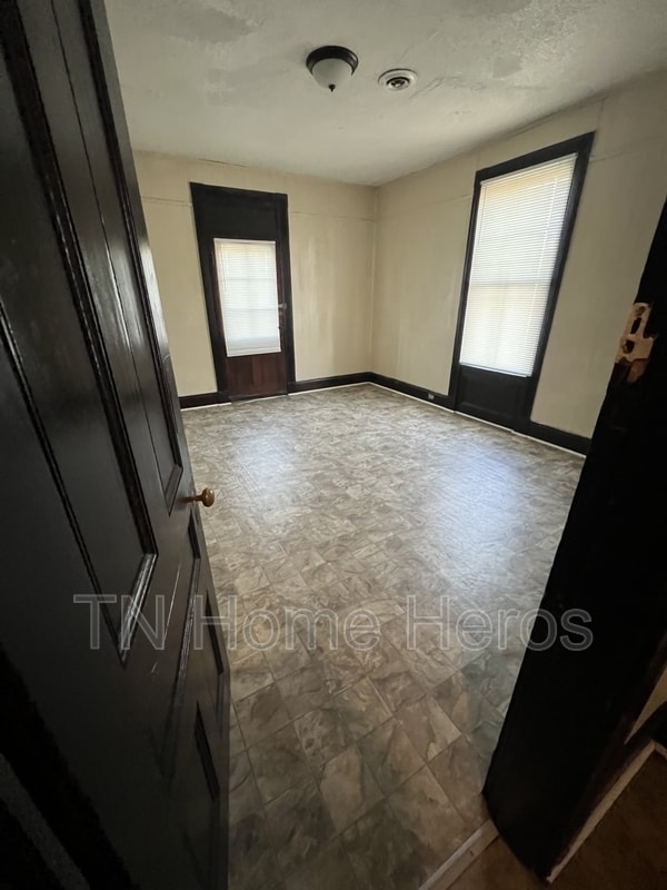 Photo - 2509 Parkview Ave