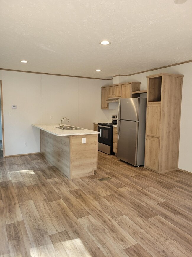 Photo - 181 W Everett St