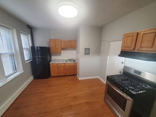 Building Photo - 10 Abbotsford St Unit 4 Rental