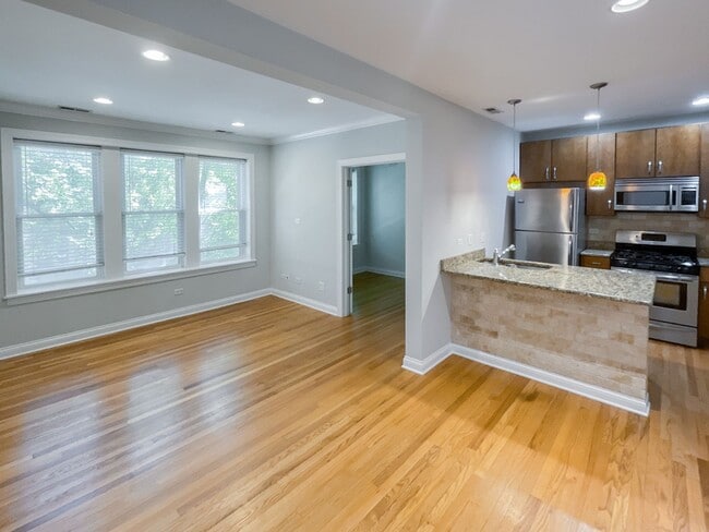 Building Photo - 3804 N Marshfield Ave Unit 2