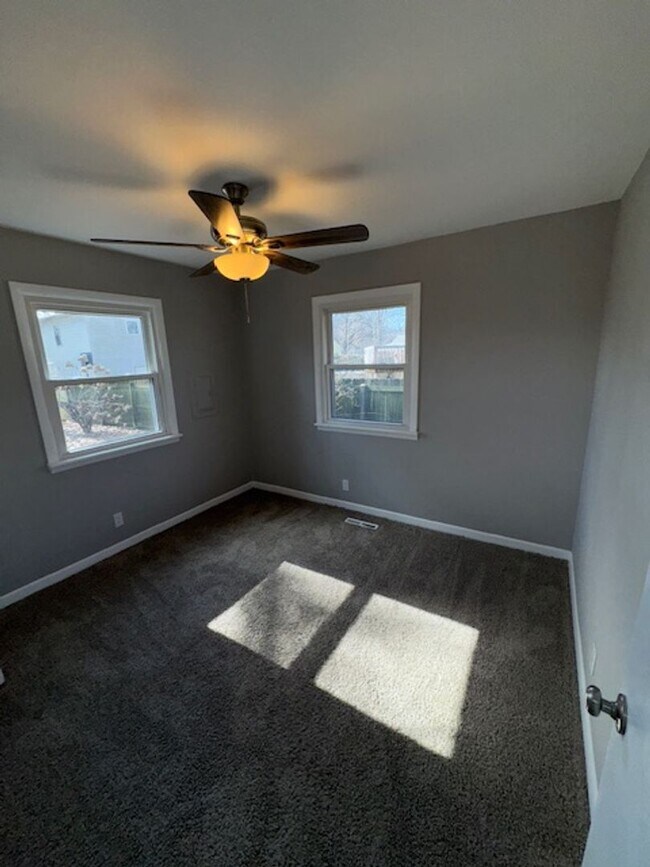 Photo - 3017 E Riverside Dr