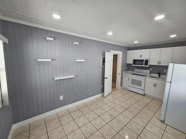 Photo - 425 Ardmore Rd Unit 4