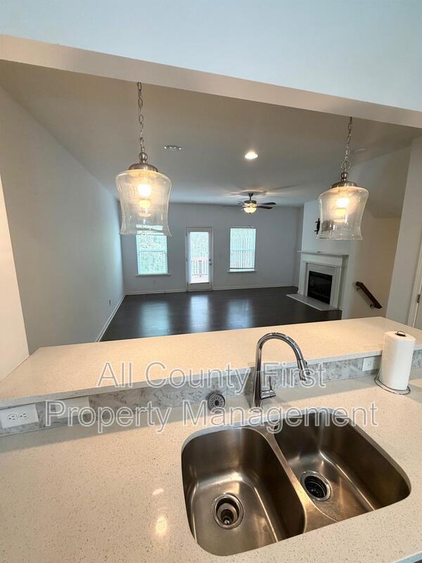 Photo - 887 Society Cir