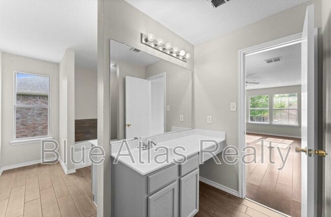 Photo - 1817 Cedarbriar Dr