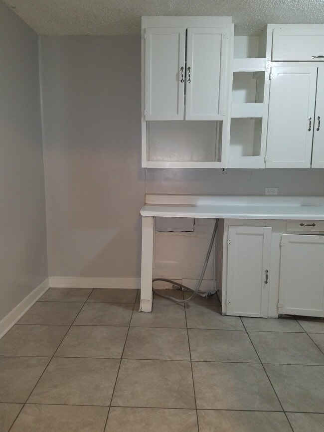 Photo - 221 Leonard Dr