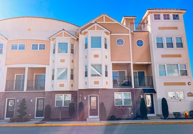 Building Photo - 2 N Main St Rental