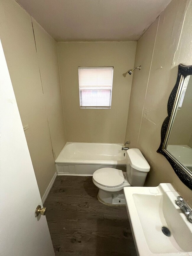 Photo - 3102 Duke St