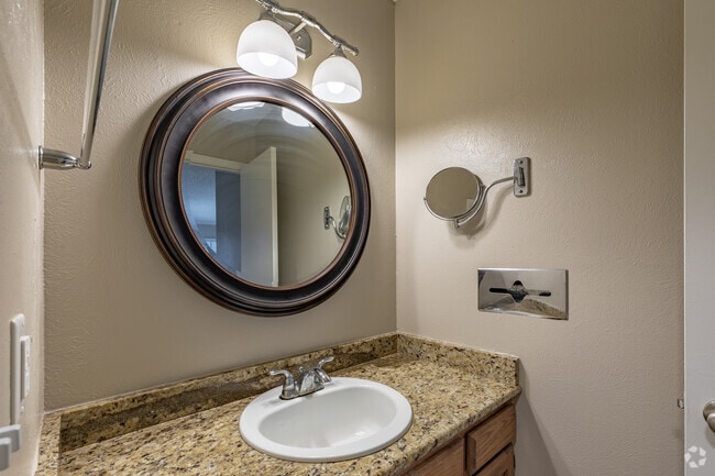 1BR, 1BA - 524 SF