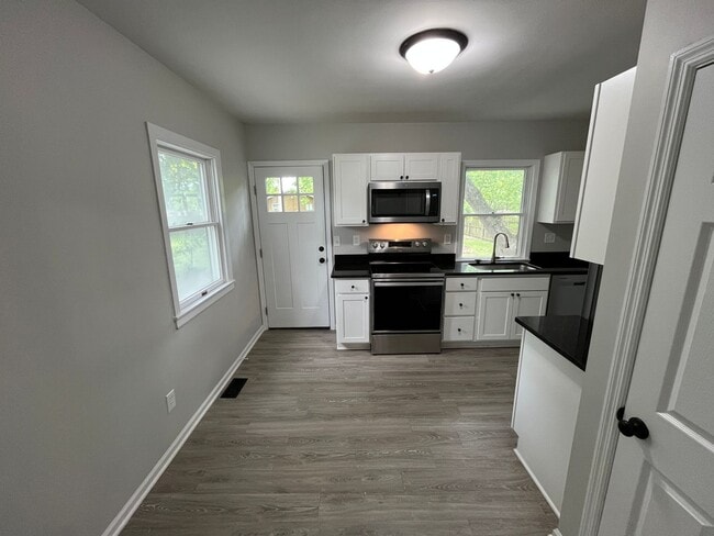 Photo - **REMODELED 2-BEDROOM HOUSE IN NORTH COLUMBUS!!**