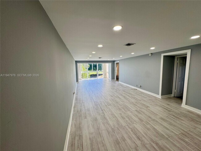 Photo - 3300 N Palm Aire Dr Unit 305