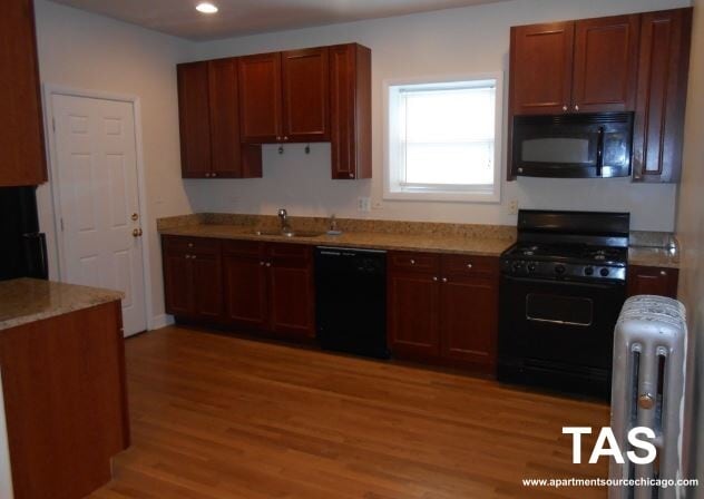 Photo - 3922 N Pine Grove Ave Apartment