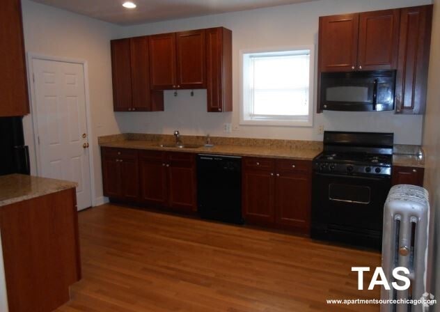 Building Photo - 3922 N Pine Grove Ave Unit 2 Rental