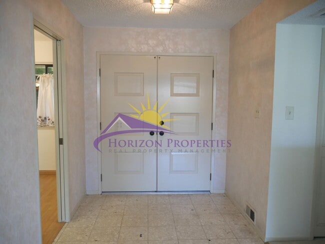 Photo - Bright 3 Bed 2 Bath 1,866sqft Carmichael Home with Pool