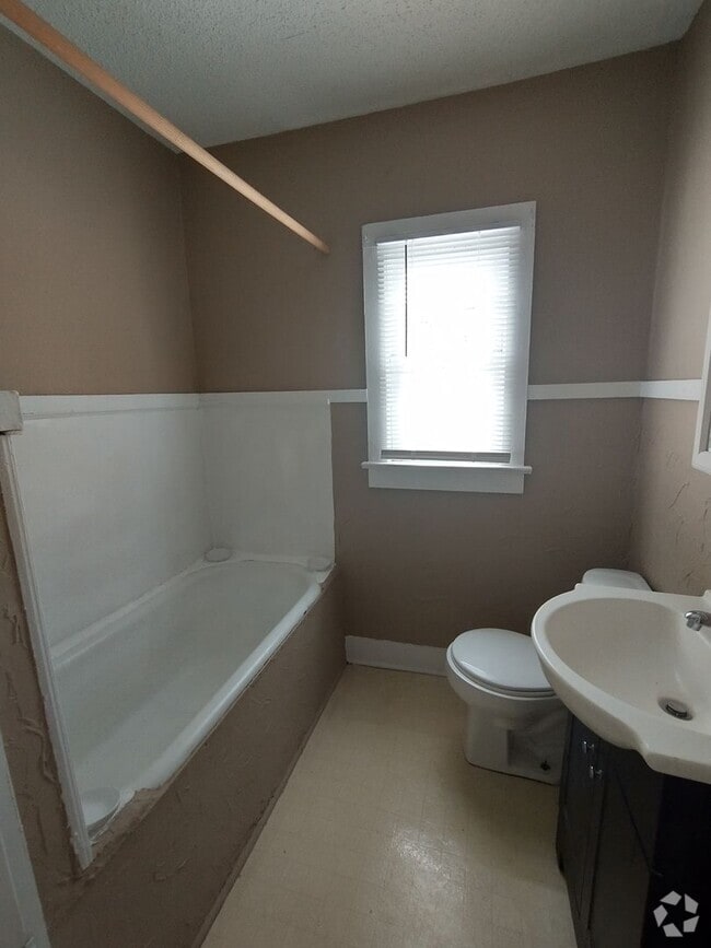 Building Photo - Close to restaurants and night life Unit 243 Rental