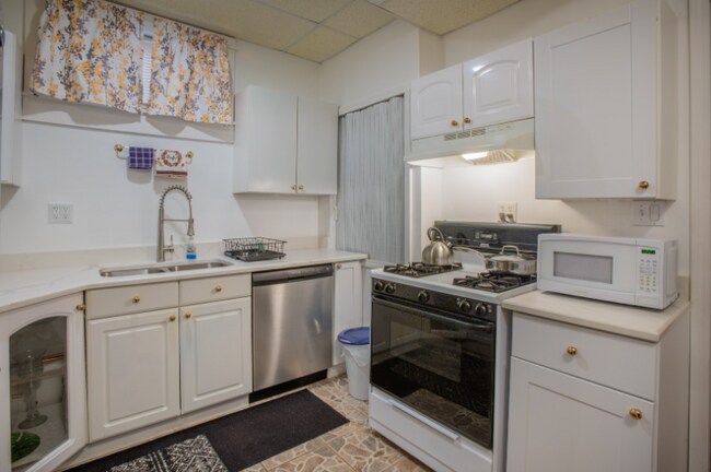 Photo - 445 E Bowen Ave