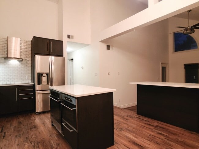 Building Photo - 20 Chapman St Unit 306