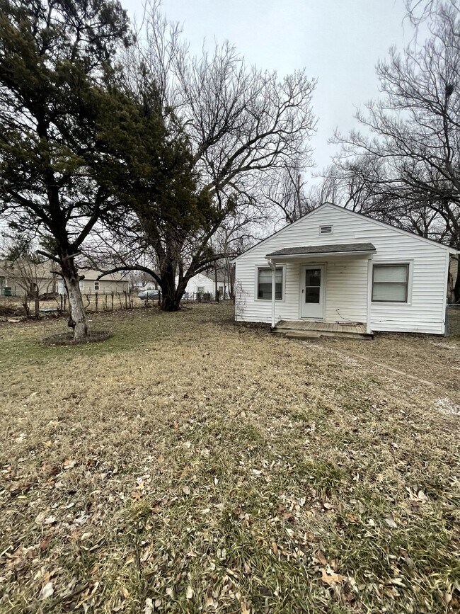 "Charming 3-Bed Home with Gleaming Hardwood Floors in Prime Wichita Location!"