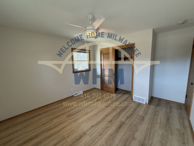 Photo - 4325 N 142nd St