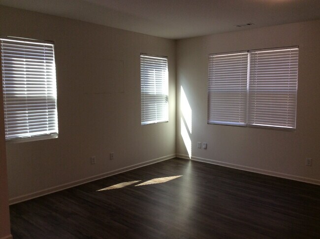 Newer Decatur Townhome