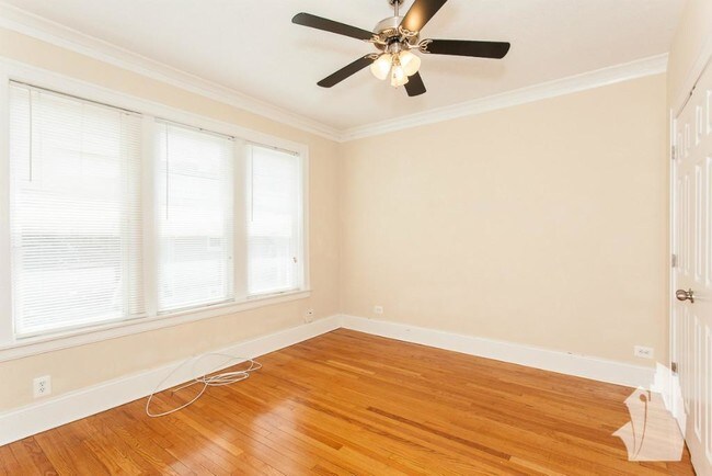 1921 W Winona St Unit 1925-1