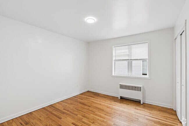2BR, 1BA - 700SF - Primary Bedroom