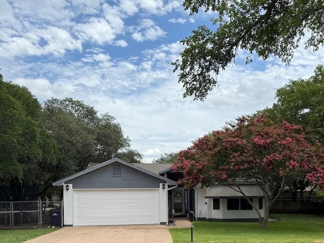 Photo - 103 Vandeventer Dr House