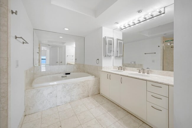 Photo - 1331 Brickell Bay Dr Unit 911