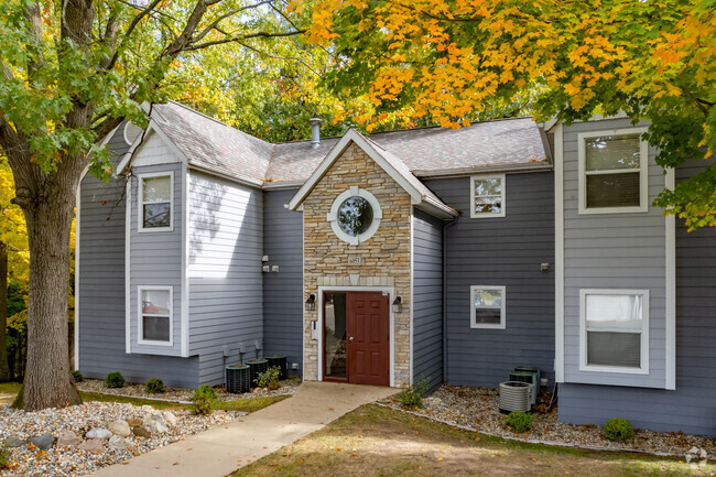 Building Photo - Saddle Creek Apartments