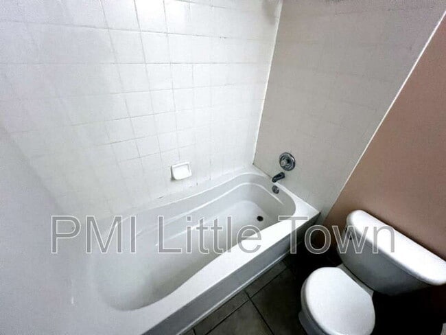 Photo - 5677 S Park Pl Unidad 104D