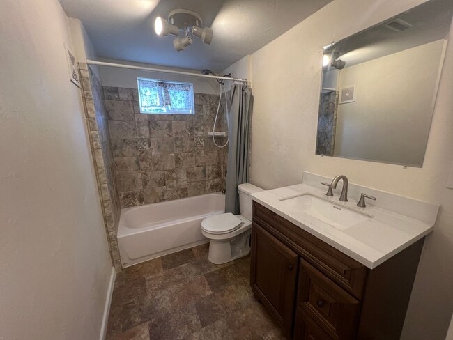 Photo - Downtown Bremerton Two Bedroom, Available Now!