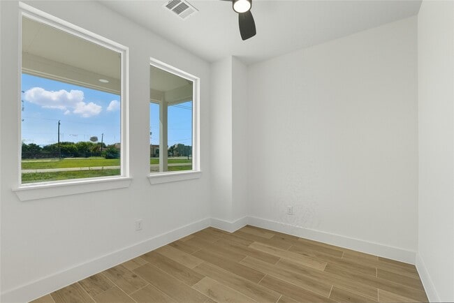 Photo - 123 S Virginia St