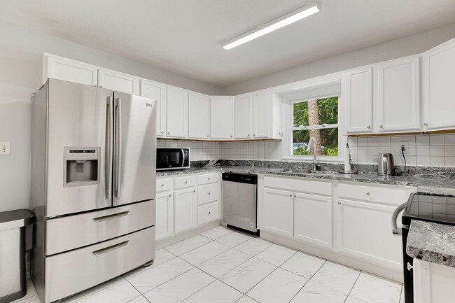 Building Photo - Charming 1950's Ranch w/ Modern Upgrades a... Rental