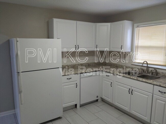 Photo - 145 S Oxford Ave Townhome