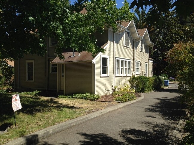 Photo - 487-489 Sonoma Ave