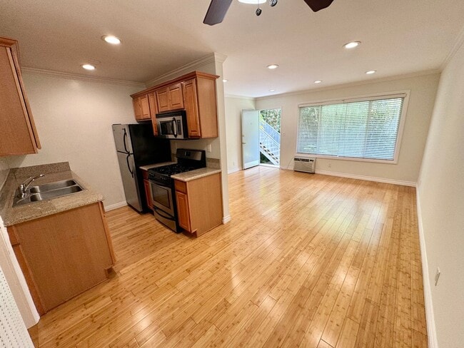 Photo - 10876 Palms Blvd Unidad 02