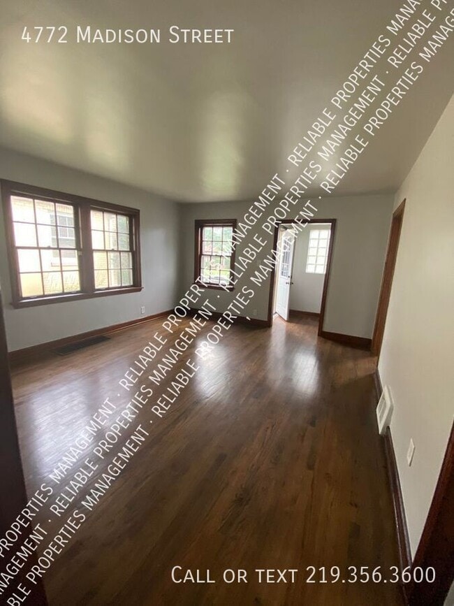 Photo - 4772 Madison St