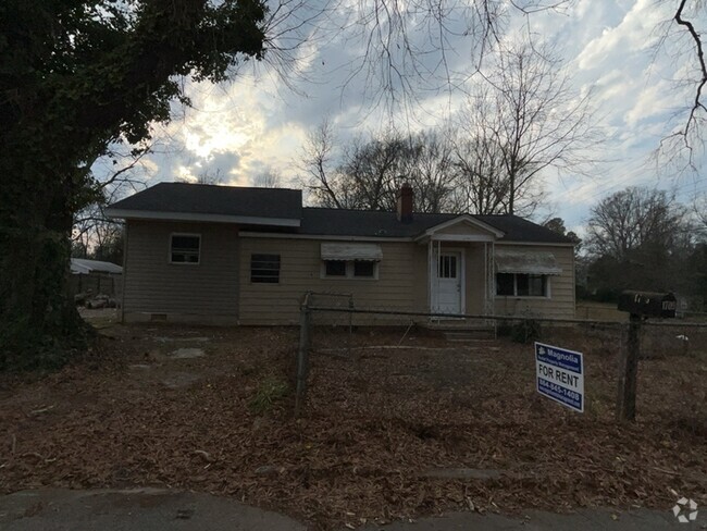 Building Photo - 2 Bedroom in Anderson Rental