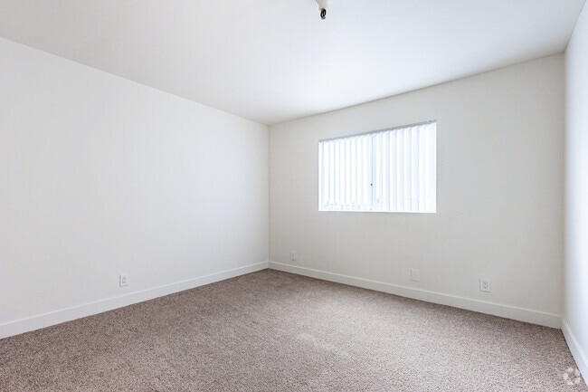 1BR, 1BA -864SF - Primary Bedroom