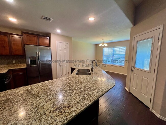 Photo - 507 Ridge Point Dr