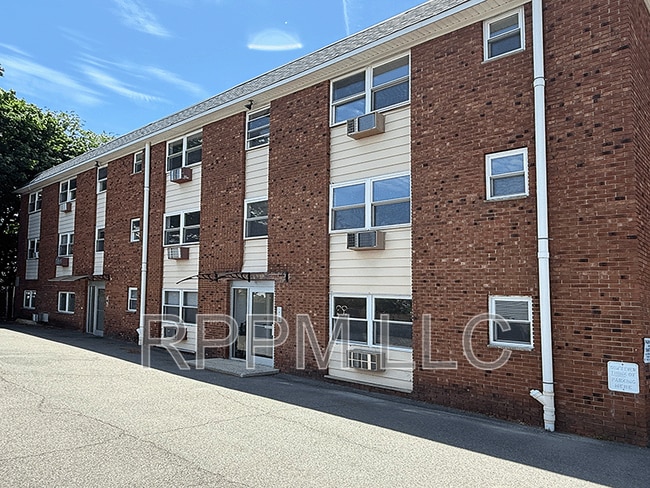 Building Photo - 19 Van Rensselear St Unit 4