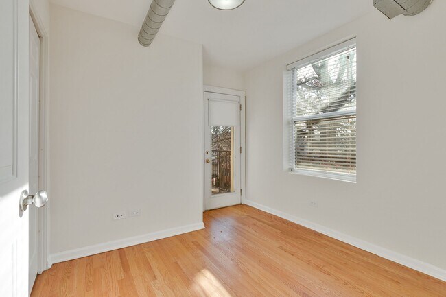 Photo - 2523 W Leland Ave Unit 2520-B1
