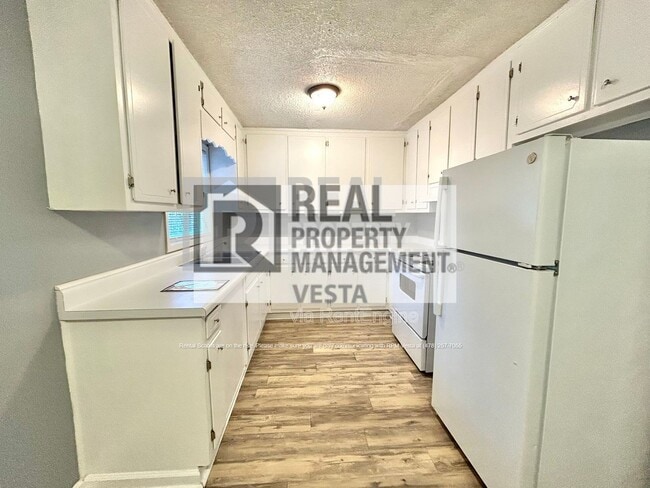 Photo - 2403 Groveland Cir N