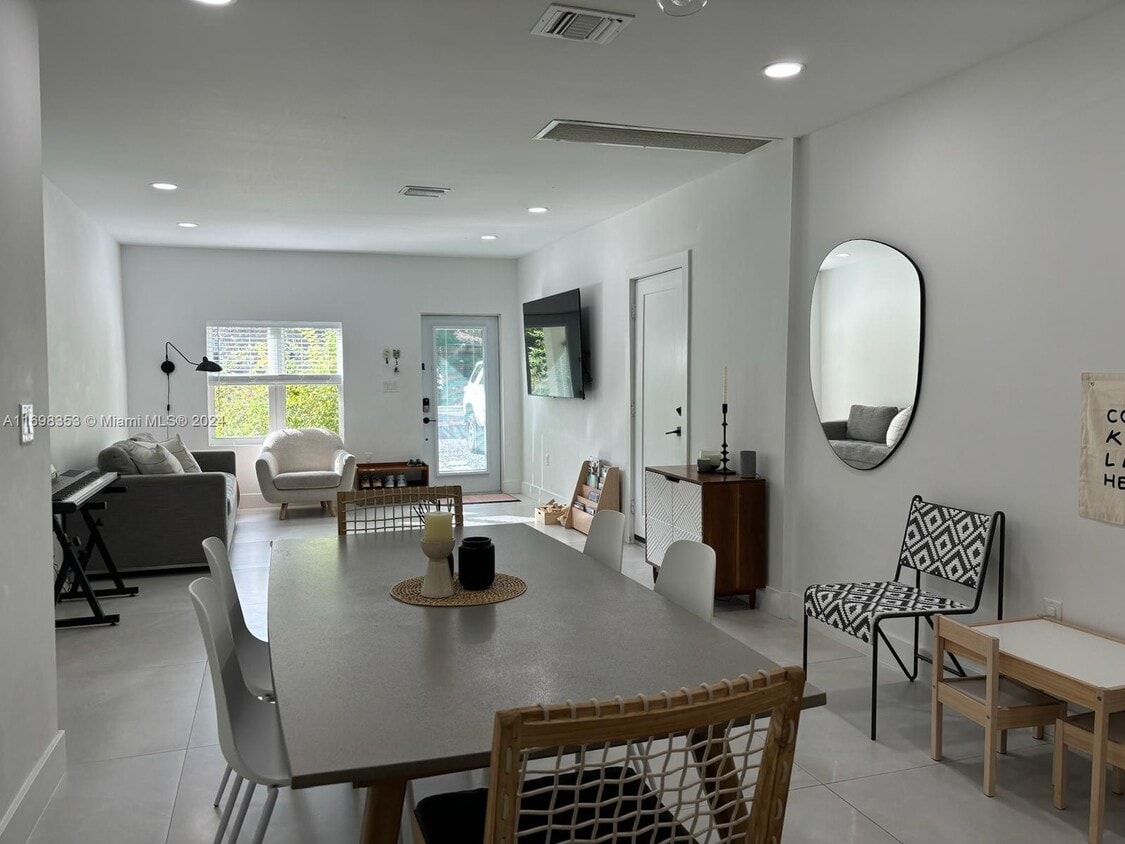 Photo - 365 NE 87th St (El Portal, FL)